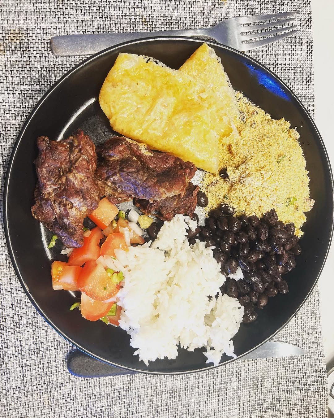 Chicharrón en Salsa Verde: Un Viaje Culinario